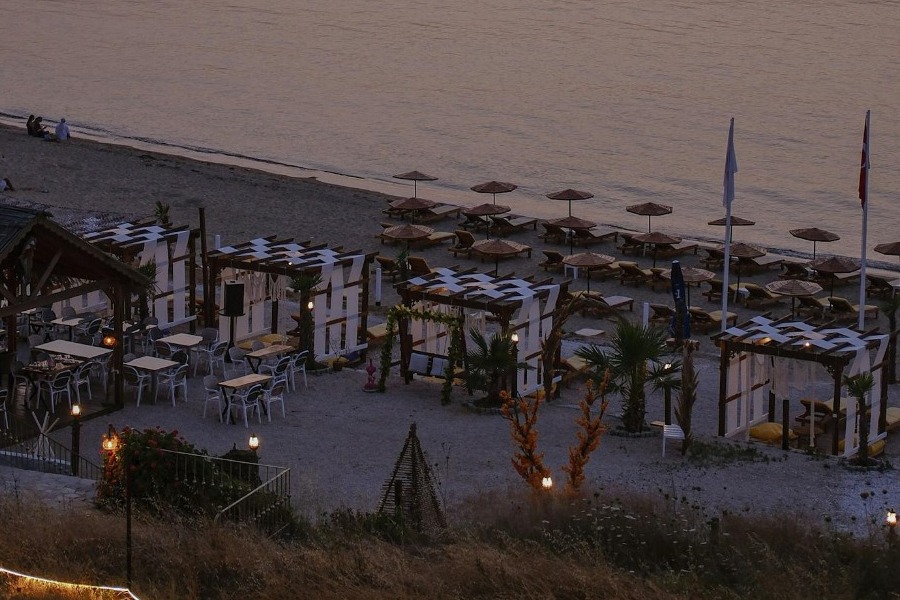 Δουλεύοντας σεζόν: Όταν το ελληνικό καλοκαίρι είναι ατελείωτο