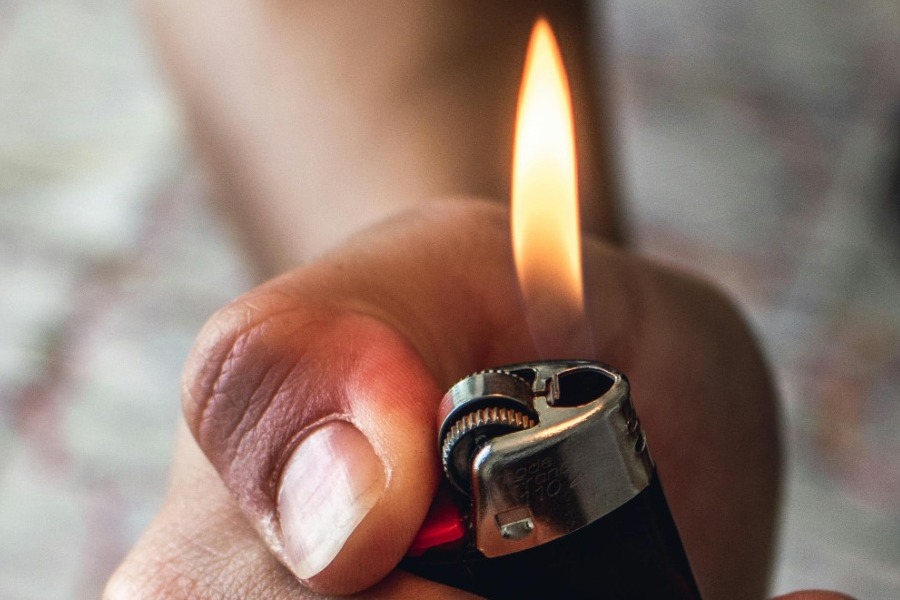 Χαλκιδική: Ανήλικη έκαψε ολοσχερώς το σπίτι φίλης της γιατί… κοιμήθηκε με τον σύντροφό της