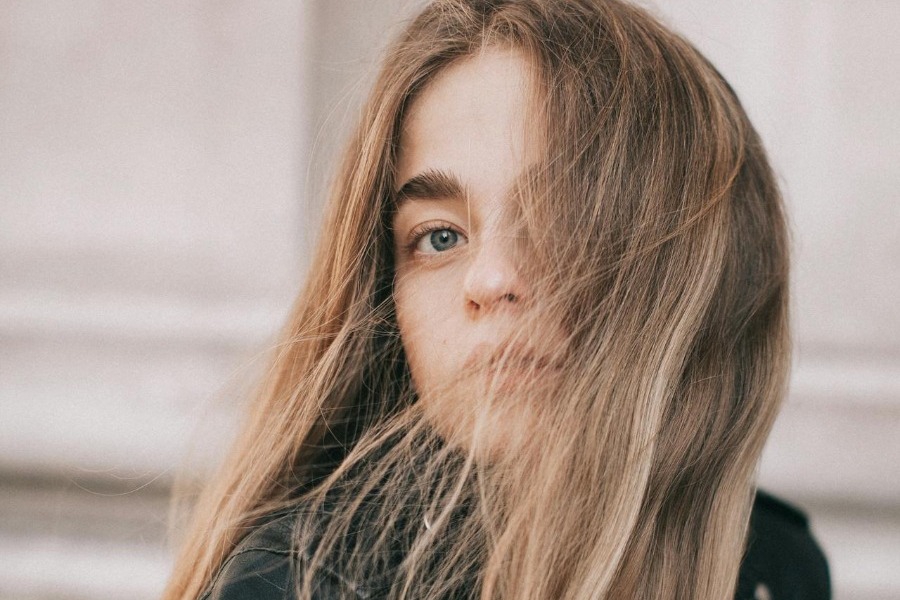 Oι τροφές που θα κάνουν τα μαλλιά σου δυνατά και λαμπερά