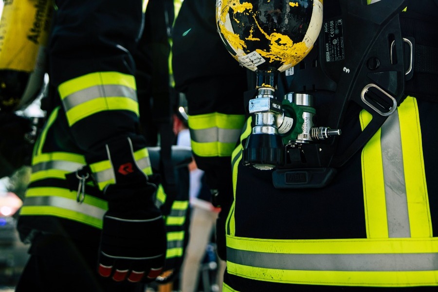 Απίστευτη καταγγελία στη Ρόδο: Έκλεψαν πυροσβέστη την ώρα που πάλευε με τις φωτιές