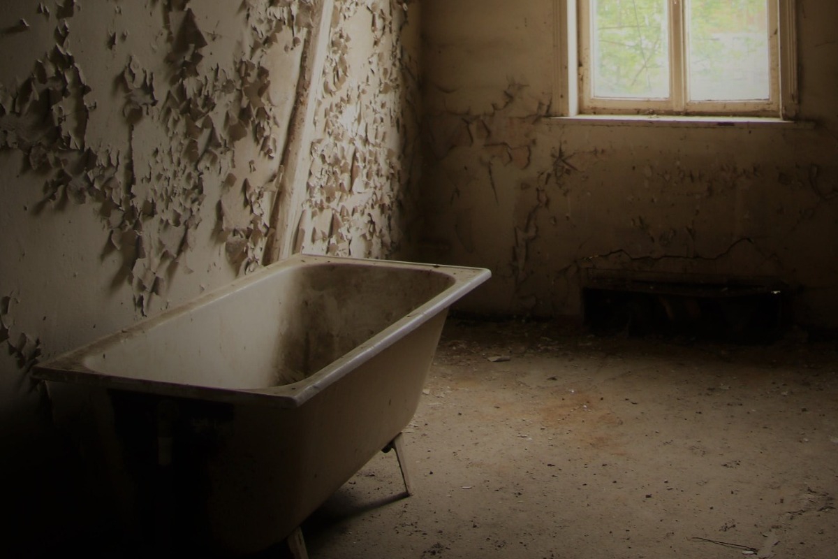 Φωτογραφίες ντοκουμέντα από το μπάνιο που πέθανε η 24χρονη ‑ Τη βρήκε ο 54χρονος σύντροφός της