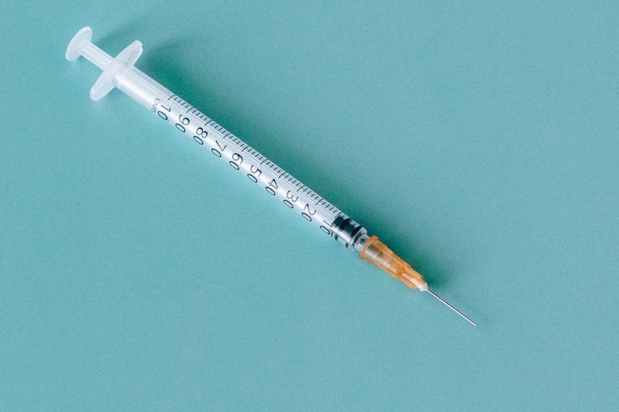 Κάθε χρόνο ο εμβολιασμός του κορωνοϊού όπως της γρίπης: Τι σκέφτονται οι ειδικοί