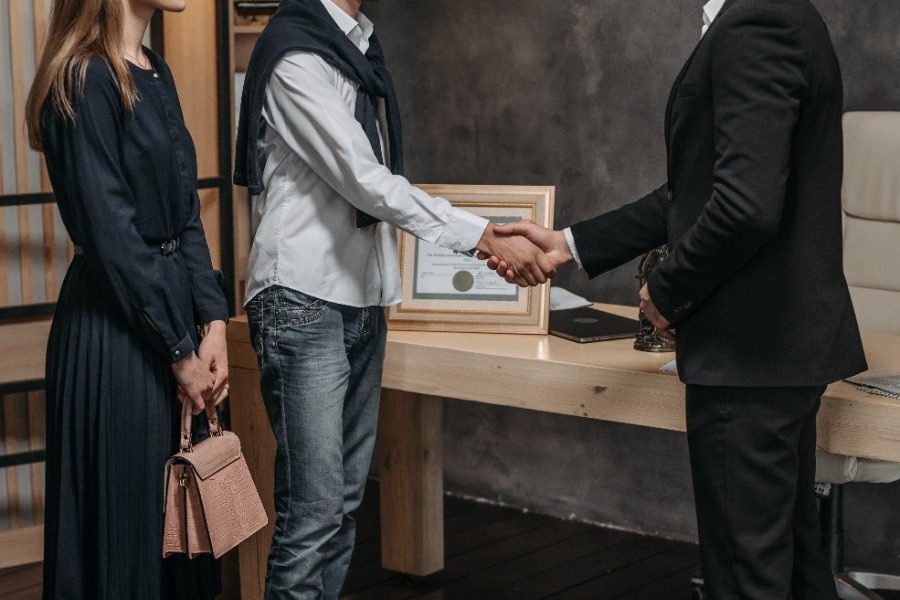 Bόλος: Ο δικηγόρος της πρώην του, του έγινε εμμονή ‑ Είχε γίνει η σκιά του