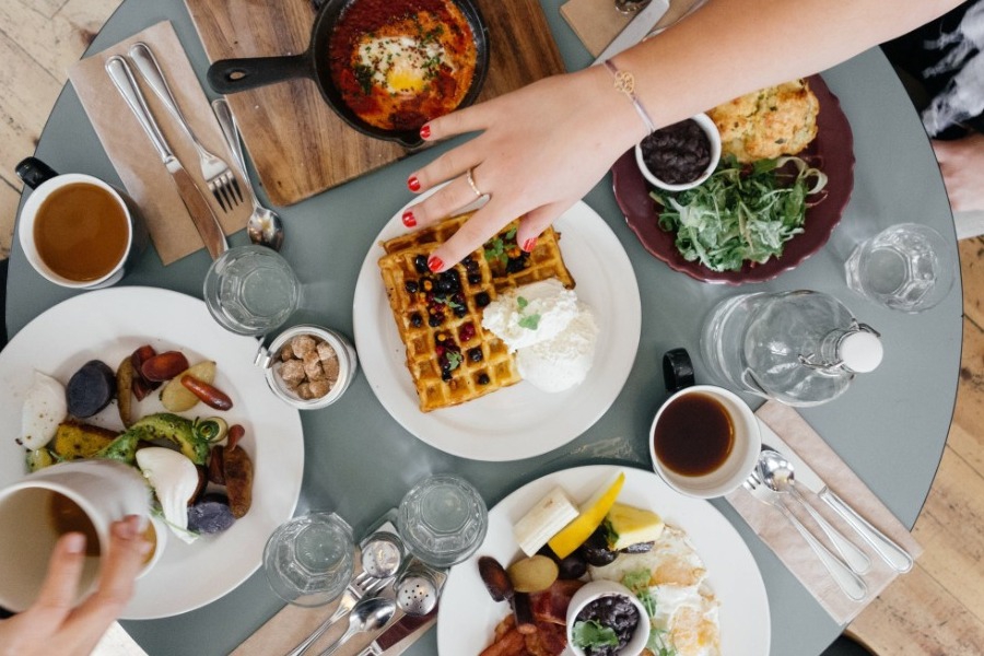 Τροφές που προκαλούν αντίσταση στην ινσουλίνη, κι επιβραδύνουν τον μεταβολισμό σου