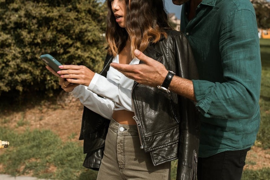 Δεν λέει ποτέ συγγνώμη: Τι λένε οι ψυχολόγοι για αυτούς τους συντρόφους