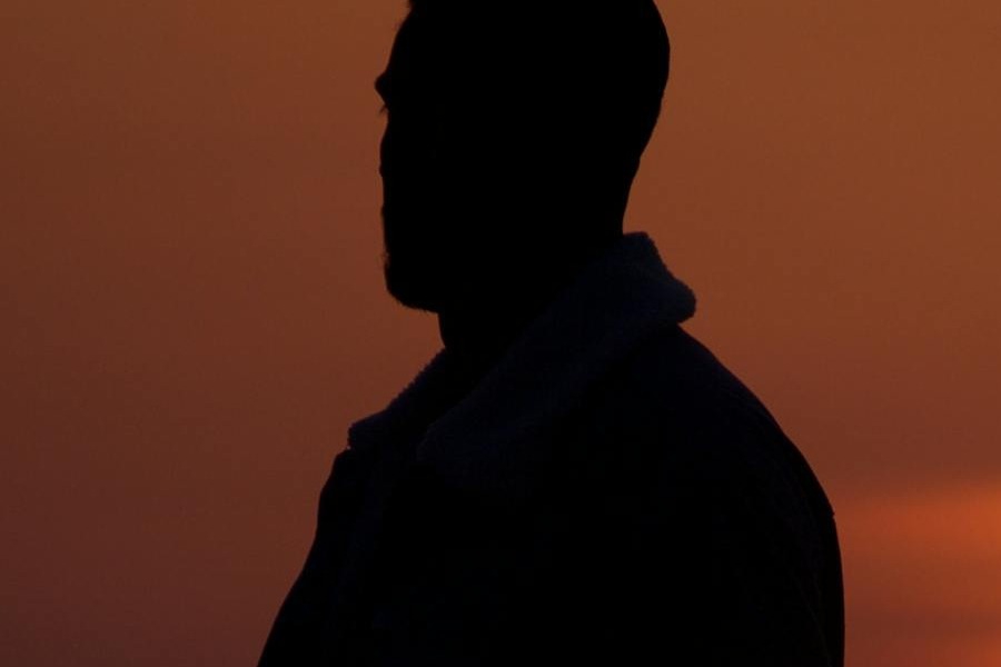 Ο μοναχικότερος άνθρωπος ζει σε έναν ναό στο Θιβέτ παρέα... με έναν θαυματουργό βράχο