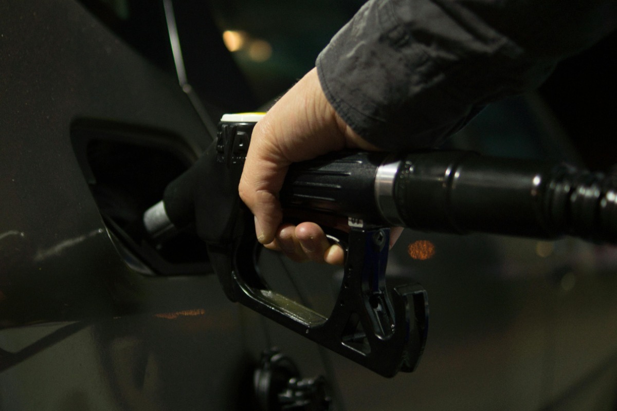 Στα ύψη οι τιμές του πετρελαίου και της βενζίνης
