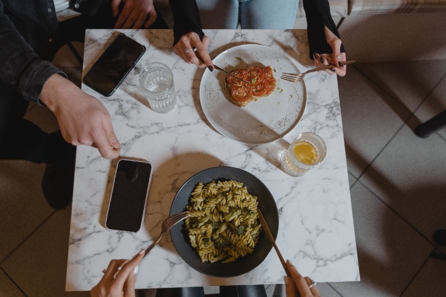 Ένας γιατρός λέει ποιους υδατάνθρακες δεν πρέπει να τρως ποτέ αν θες να χάσεις βάρος
