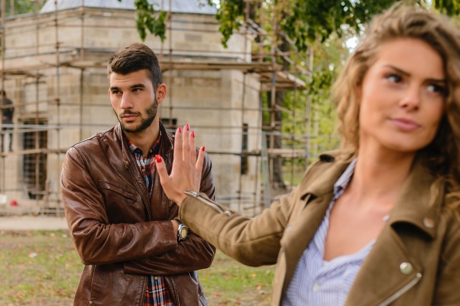 To λάθος που κάνουν τα ζευγάρια στα οικονομικά τους και οδηγούνται στο διαζύγιο