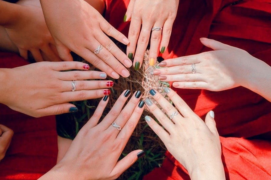 Spring Nail Trends: Τι παίζει στα nail salons αυτή την εποχή