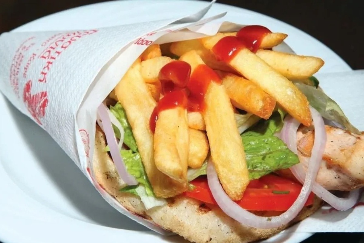 «Χρυσό» το σουβλάκι στους τουριστικούς προορισμούς ‑ Εκτινάχθηκε η τιμή μέσα σε 2 χρόνια