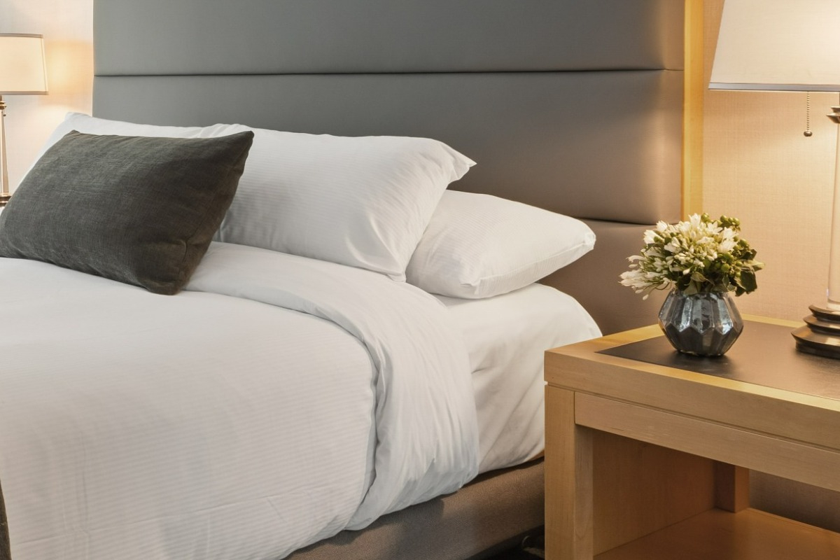 Ξέσπασε θύμα του ξενοδόχου με τις κρυφές κάμερες: «Ελπίζω να μην έχει δημοσιεύσει τα βίντεο ‑ Πάθαμε σοκ»