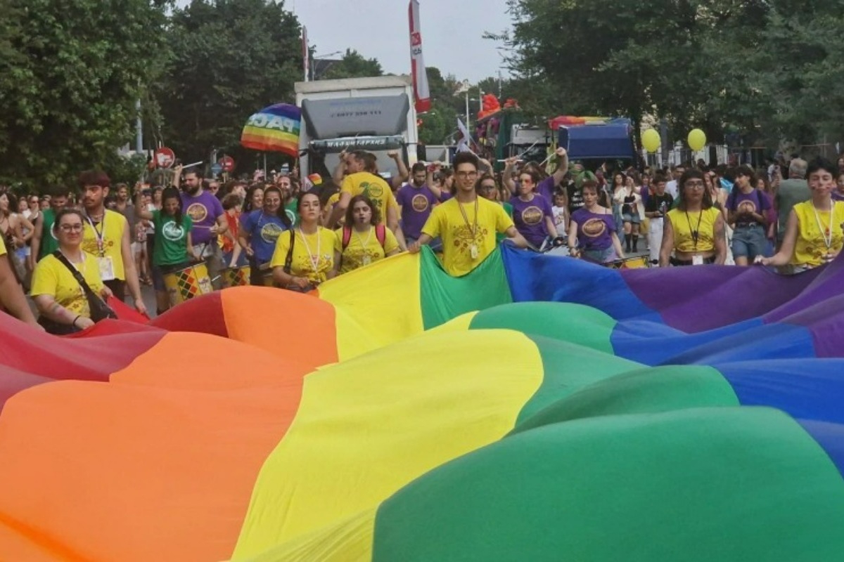 11ο Thessaloniki Pride: Ένα μεγάλο πάρτυ με χορό, τραγούδια και σημαίες του ουράνιου τόξου
