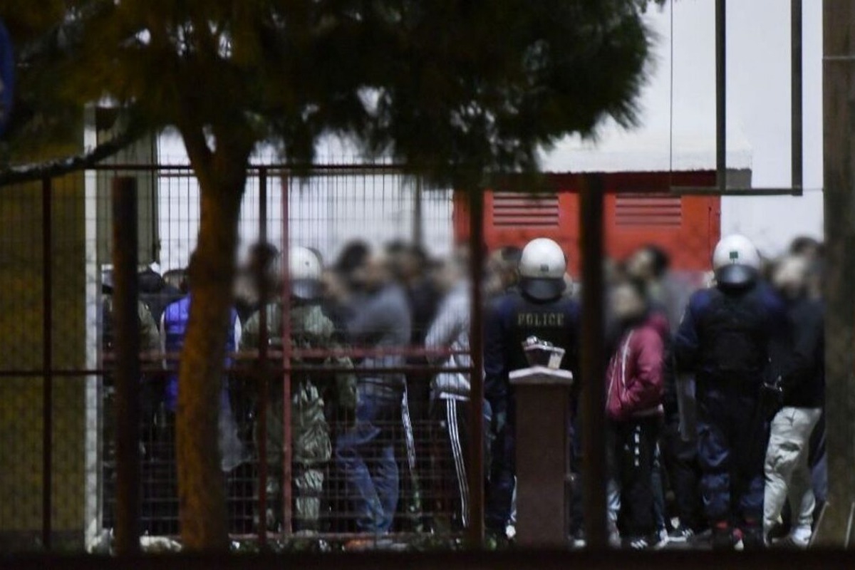 «Μάχη» για τη ζωή του δίνει ο 31χρονος αστυνομικός ‑ Πάνω από 400 προσαγωγές από την ΕΛΑΣ