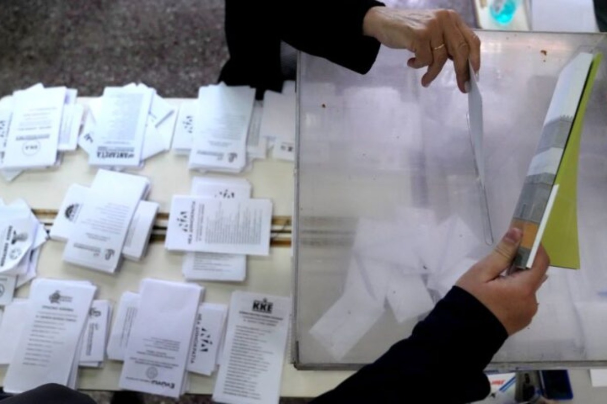 «Μόνο ΠΑΣΟΚ» ‑ Αρνήθηκε να πιάσει τα ψηφοδέλτια των άλλων κομμάτων και μπήκε σε κακούς μπελάδες