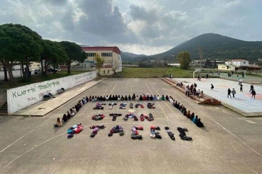 Συγκινούν οι μαθητές σχολείου: «Στείλε όταν φτάσεις»