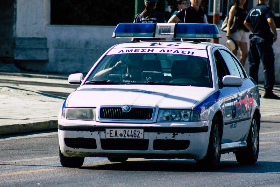 Ανδρας με καλάσνικοφ άνοιξε πυρ σε δρόμο στην Αγία Βαρβάρα