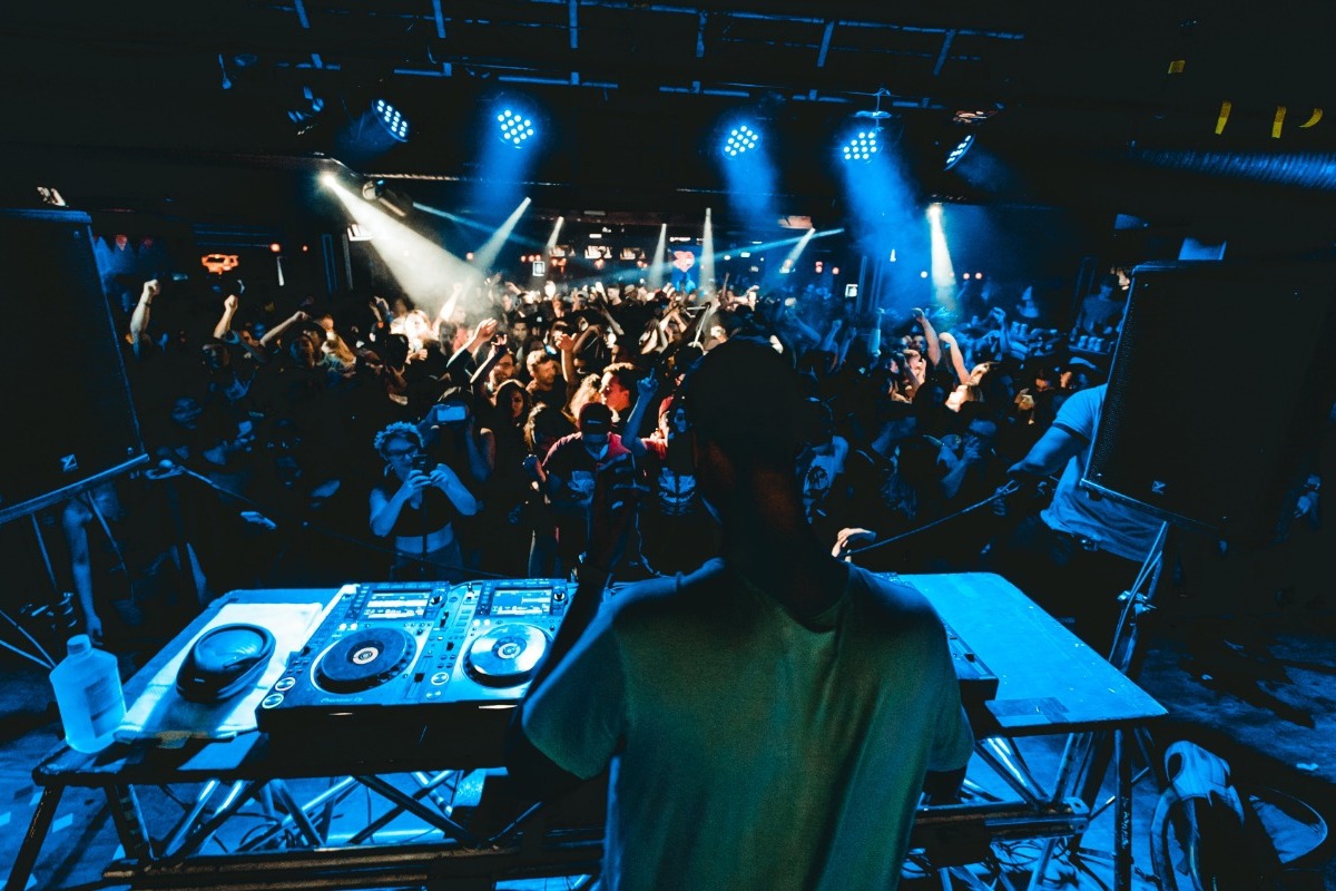 Αυτές οι πόλεις έχουν νυχτερινή ζωή που θα σου μείνει αξέχαστη