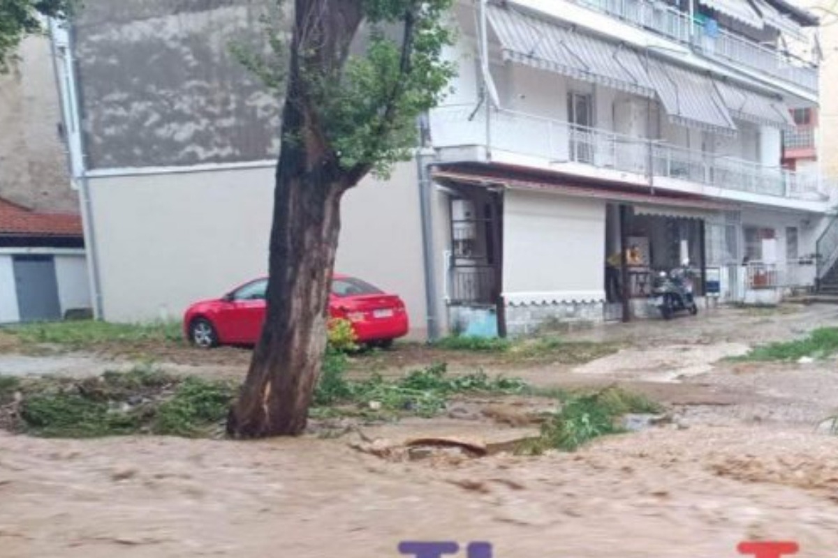 Προβλήματα λόγω κακοκαιρίας στη Θεσσαλονίκη ‑ Πλημμύρες, κομμένο ρεύμα και ζημιές σε σπίτια
