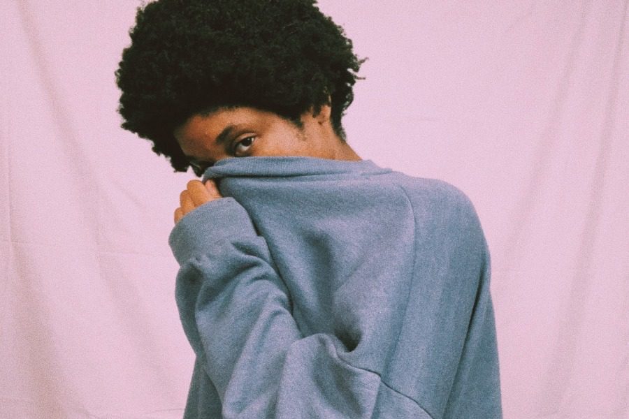 Πώς να δώσεις τέλος στο gaslighting που κάνεις στον εαυτό σου