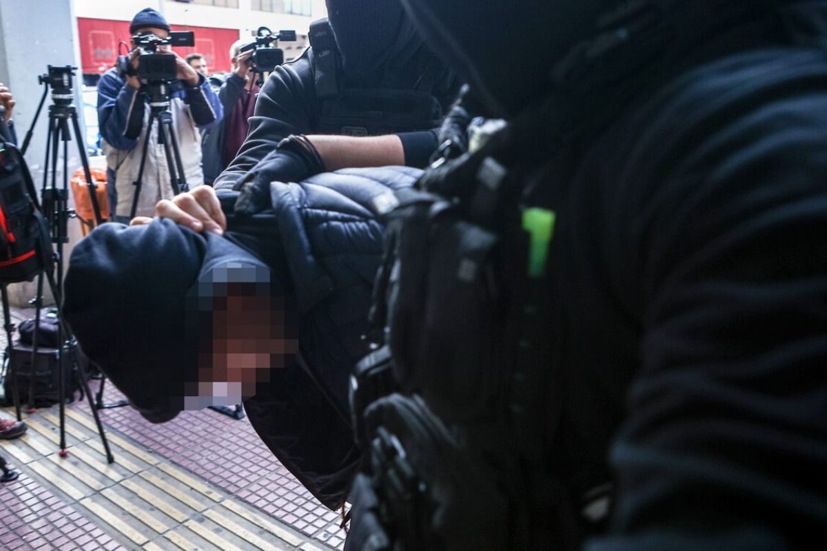 Πατέρας 18χρονου: Του είπαν «πάρ’το πάνω σου και θα σου δώσουμε λεφτά»