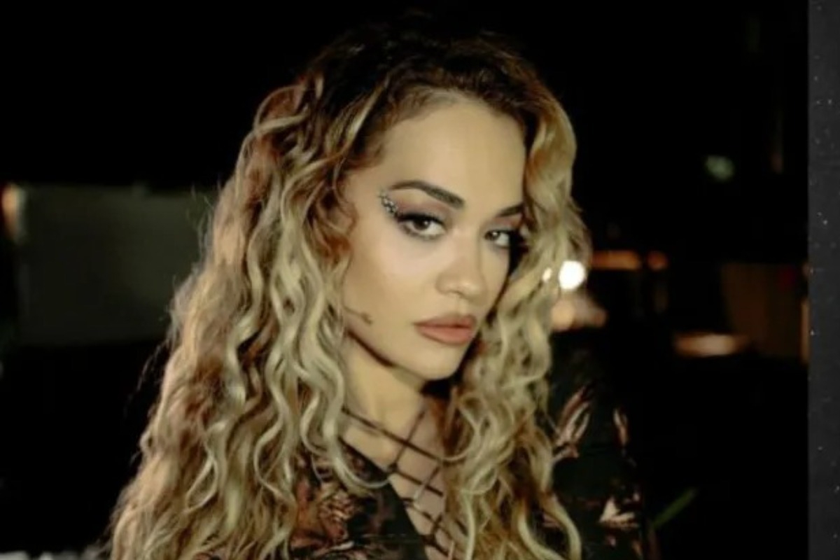 Η αποκαλυπτική εμφάνισή της Rita Ora στο Λονδίνο