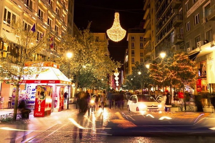 Χριστούγεννα: Πότε αρχίζει το εορταστικό ωράριο των καταστημάτων ‑ Ποιες Κυριακές θα είναι ανοικτά