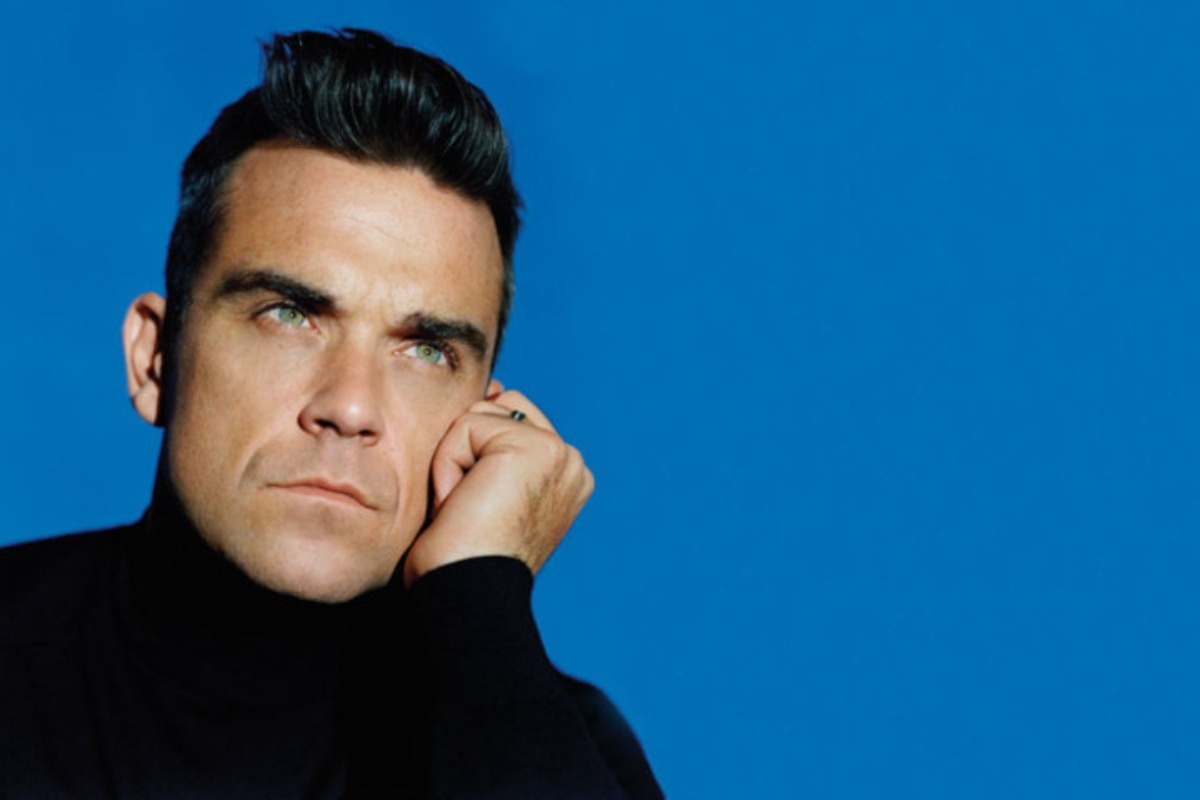 Robbie Williams: Ένα μικρό αφιέρωμα στη «σανίδα σωτηρίας» της ποπ στα 50α του γενέθλια