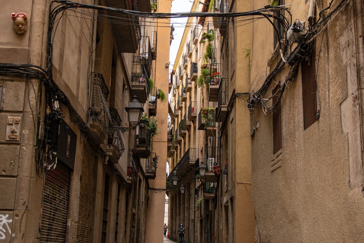 Το πιο στενό κτίριο στην Ευρώπη δεν μπορείς να μαντέψεις που βρίσκεται ‑ Εκεί κρύβονταν παράνομα ζευγάρια και ιερόδουλες