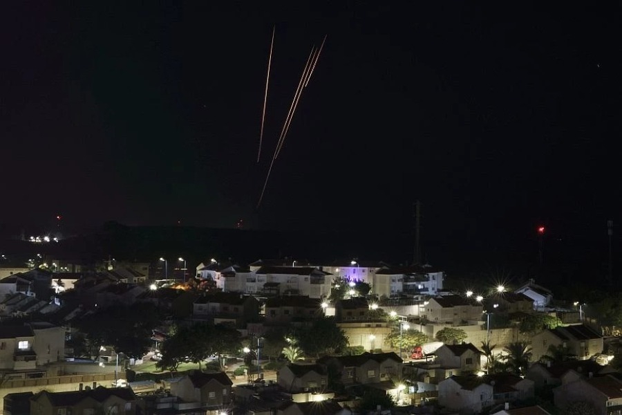 Μεγάλη επίθεση με ρουκέτες στο Τελ Αβίβ από τη Χαμάς ως απάντηση στους ισραηλινούς βομβαρδισμούς