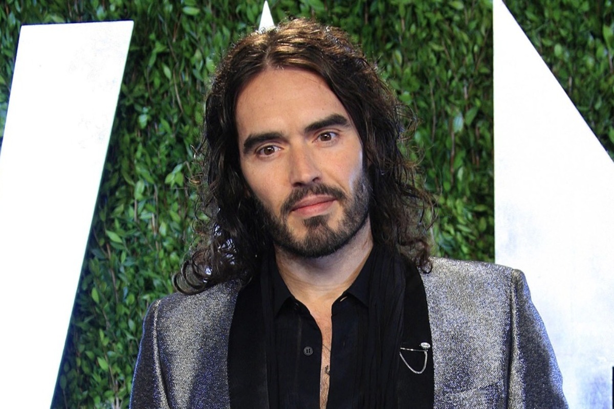 Russell Brand: Κατηγορείται από τέσσερις γυναίκες για σeξουαλικές επιθέσεις ‑ «Ήμουν πολυγαμικός, αλλά συναινετικά»