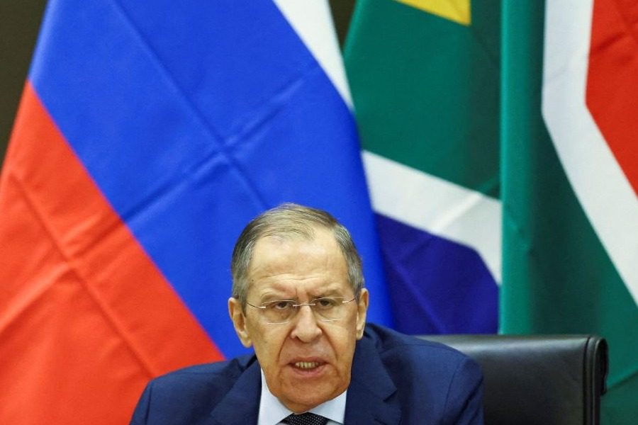 Λαβρόφ: Ήμασταν φίλοι με τους Έλληνες αλλά υποτάχθηκαν στην αμερικανική επιταγή