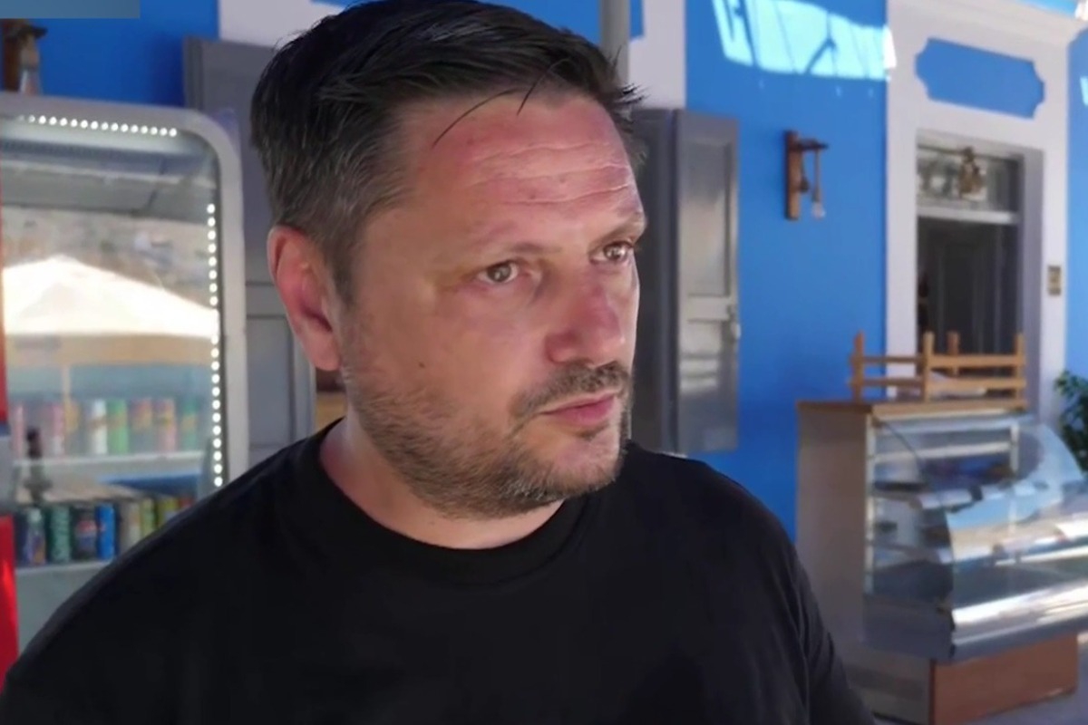 Μάικλ Μόσλεϊ: Βουρκωμένος ο καμεραμάν της ΕΡΤ που βρήκε τον vεκρό παρουσιαστή ‑ «Μακάρι να είχα καλύτερα νέα»