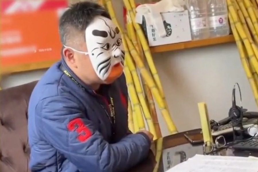 Γιατί σε αυτή την εταιρεία για να κάνεις συνέντευξη για δουλειά φοράς μάσκα;