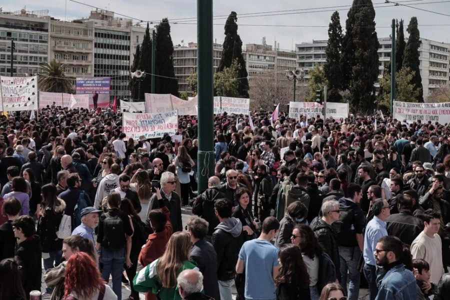 Πλήθος κόσμου στο συλλαλητήριο για την τραγωδία στα Τέμπη
