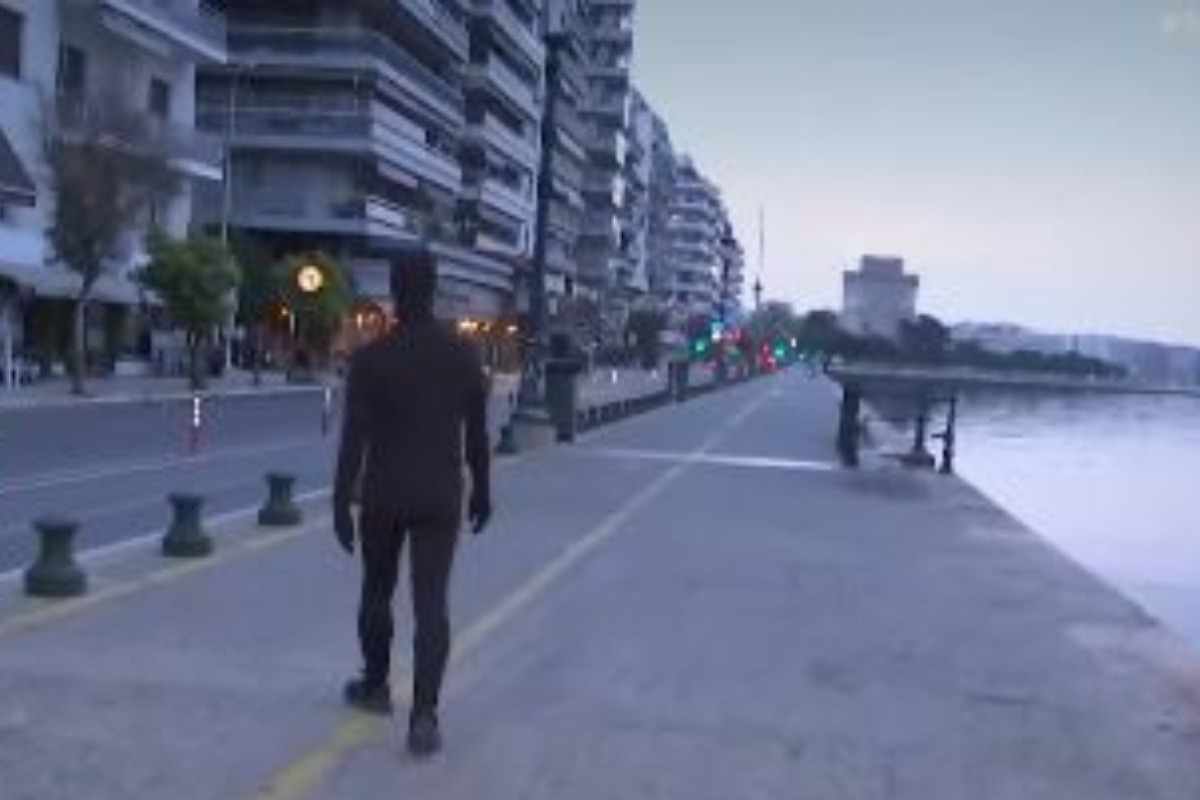 Ποιος είναι ο «άνθρωπος – σκιά» που κυκλοφορεί στη Θεσσαλονίκη