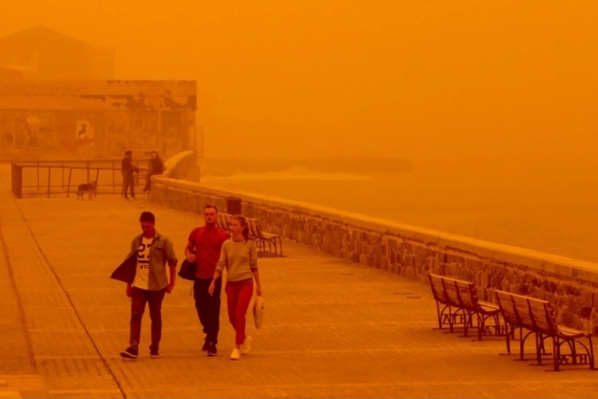 Έκτακτα μέτρα προστασίας στην Κρήτη: «Πνίγεται» από τη σκόνη ‑ Κίνδυνος για παιδιά και καρδιοπαθείς