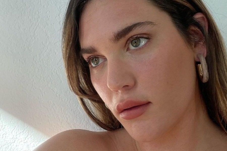 Τι μπορεί να συμβεί στο δέρμα σου αν κοιμάσαι φορώντας σκουλαρίκια