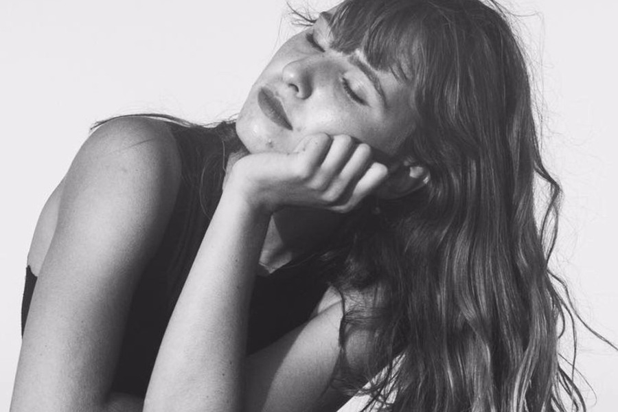 Είναι η κούκλα κόρη πασίγνωστου Έλληνα ηθοποιού, αλλά τη βλέπουμε σπάνια