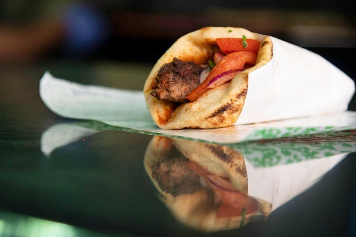 Ο Λευτέρης της Σατωβριάνδου φτιάχνει πολίτικα σουβλάκια για πάνω από 70 χρόνια