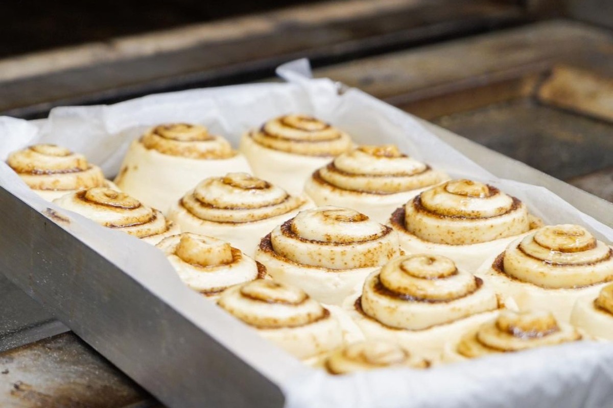 Σε αυτά τα μαγαζιά κάνεις στάση για bakes και πίτες πριν την παραλία