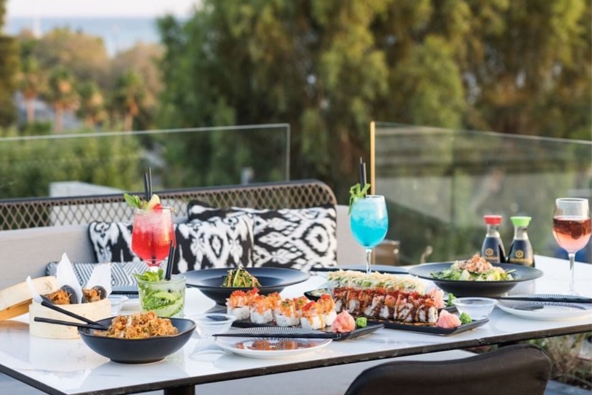 Βόλτα στη Βουλιαγμένη: Σημείωσε αυτές τις διευθύνσεις για καφέ, φαγητό και ποτό