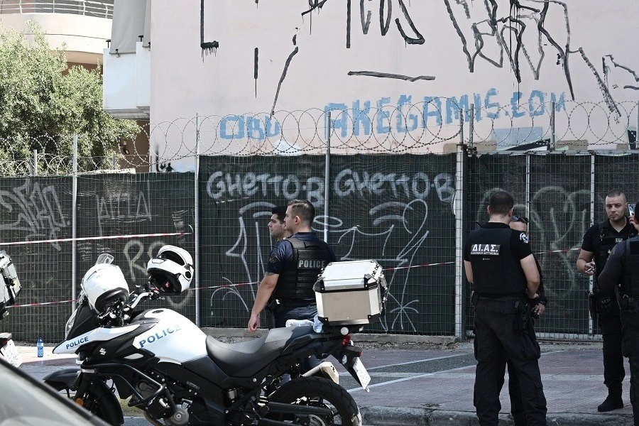 Κολωνός: Ελεύθερος χωρίς περιοριστικούς όρους ο ειδικός φρουρός που πυροβόλησε τον ληστή τράπεζας