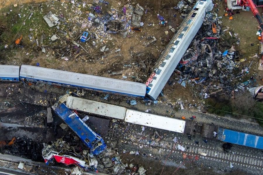 Σύγκρουση τρένων: Έφτασε στον Εισαγγελέα για να απολογηθεί ο μοιραίος σταθμάρχη