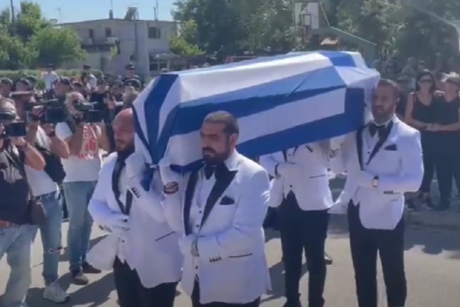 Κηδεία Στεφανίδη: Το τελευταίο αντίο στον 27χρονο πιλότο που έπεσε με το Canadair