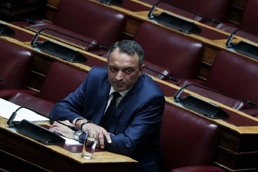 Σπαρτιάτες: «Η Greek Mafia παίρνει λεφτά από βουλευτές μου»