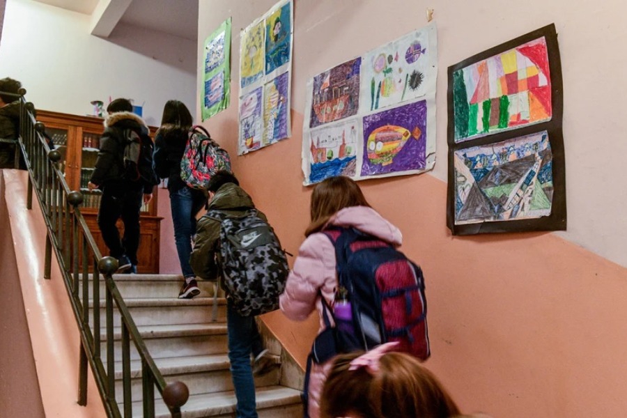 Ποινική δίωξη για ασέλγεια κατά συρροή και κατάχρηση ανηλίκων στον εκπαιδευτικό από τον Ασπρόπυργο