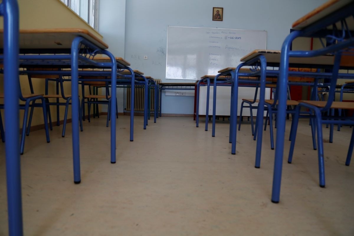 Πάτρα: Γέμισε αφρούς και έκλεισε το 3ο Δημοτικό σχολείο από εισβoλή εξωσχολικών