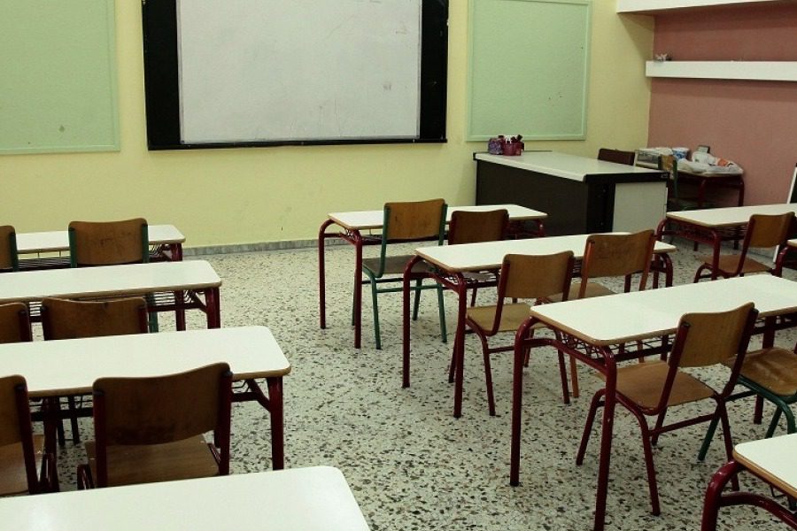 Βόλος: Πρωτοφανές περιστατικό σε Γυμνάσιο – 14χρονες επιτέθηκαν σε καθηγητή τους