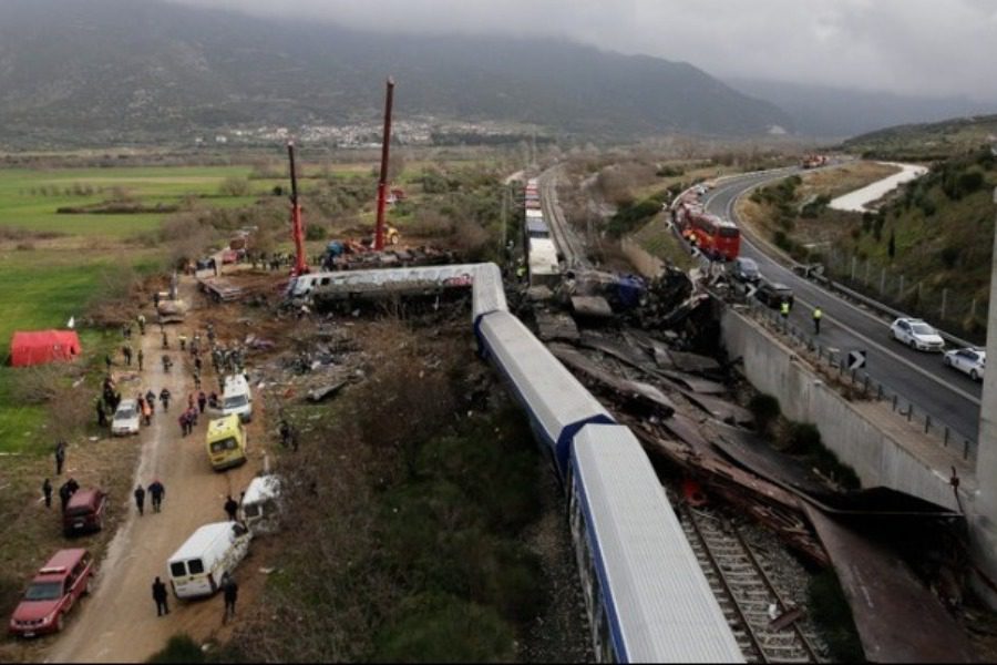 «Σκάστε, σήμερα ουρλιάζουν οι μανάδες»